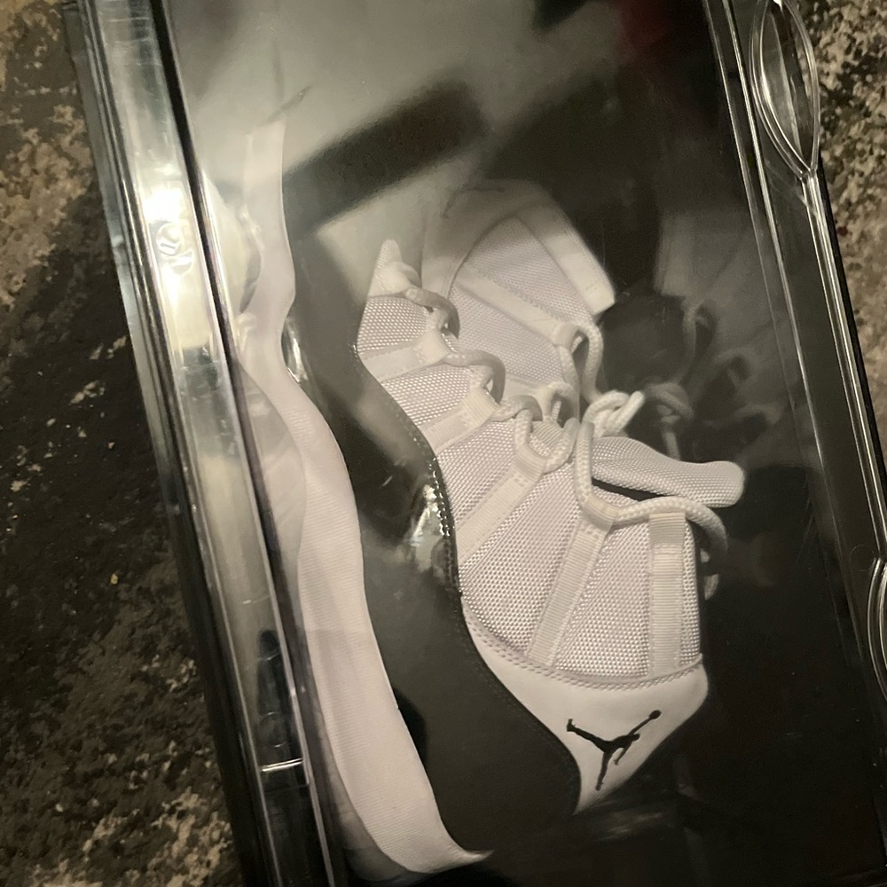 Concord 11’a like new size 12 400$ OBO